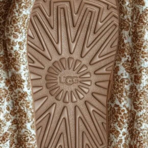 NEW UGG Classic Chillapeak Shearling Platform Boots — Women’s Size 9 - Picture 4 of 16